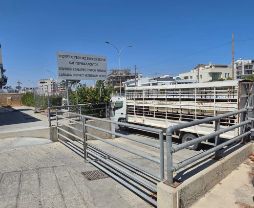 Κλιμακώνουν τις κινητοποιήσεις οι κτηνοτρόφοι – Απέκλεισαν το Επαρχιακό Κτηνιατρικό Γραφείο Λάρνακας
